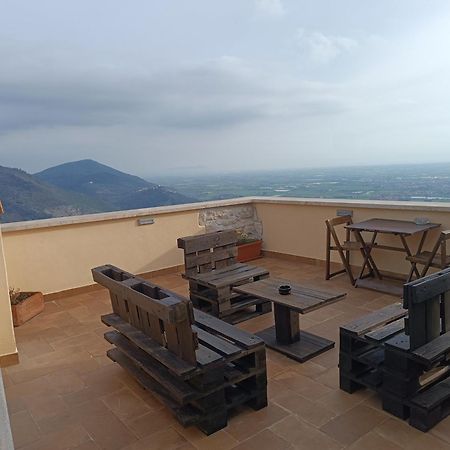 La Rupe Bed And Breakfast Norma Ruang foto