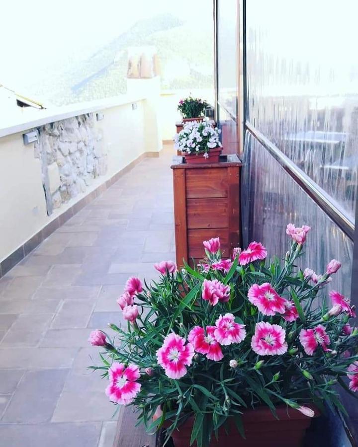 La Rupe Bed And Breakfast Norma Bagian luar foto