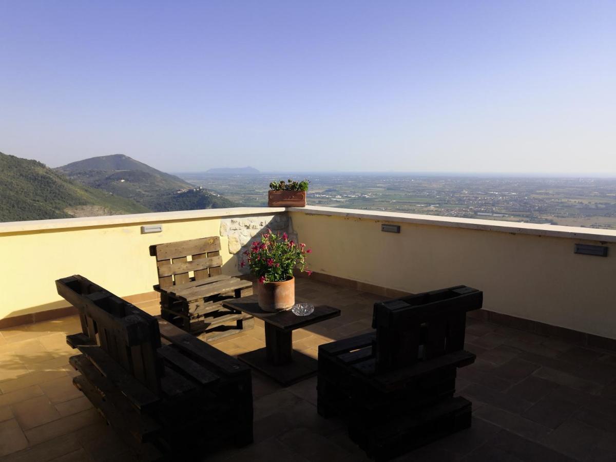 La Rupe Bed And Breakfast Norma Bagian luar foto