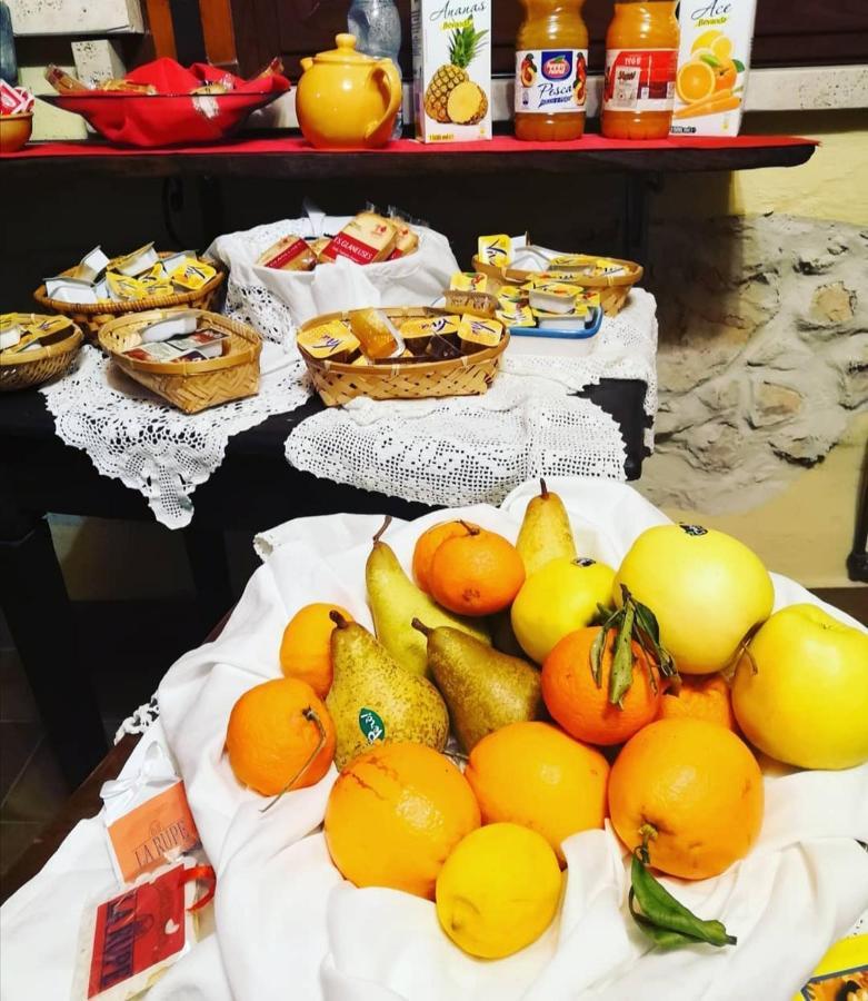 La Rupe Bed And Breakfast Norma Bagian luar foto