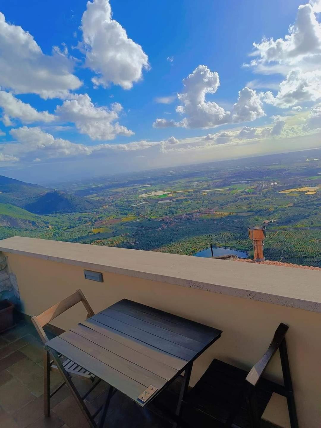 La Rupe Bed And Breakfast Norma Bagian luar foto