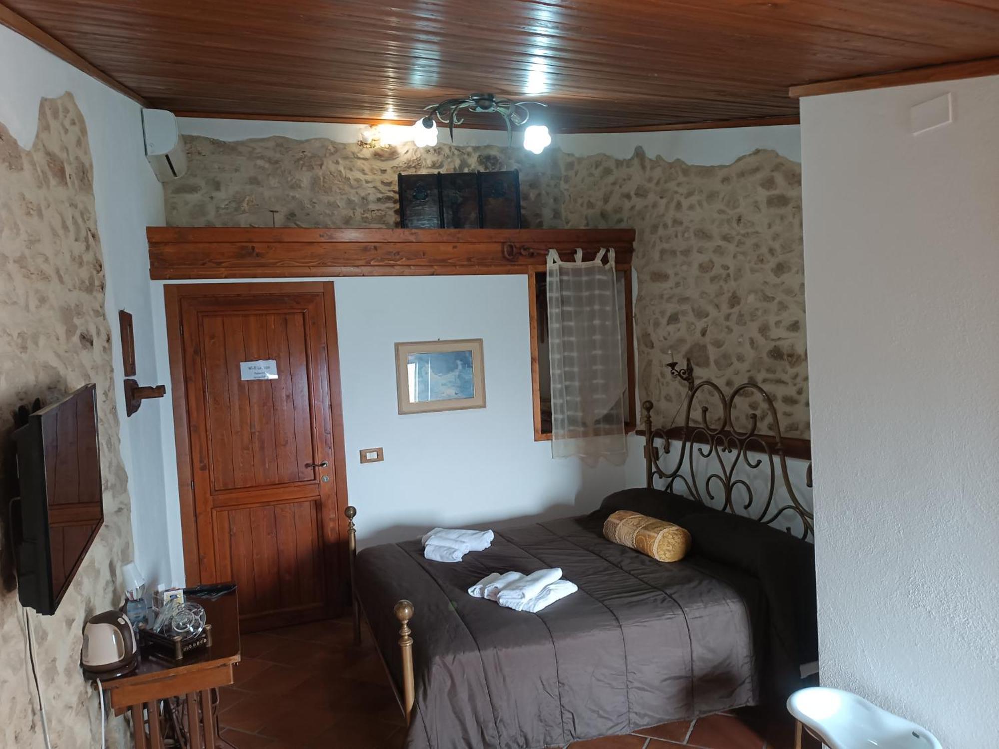 La Rupe Bed And Breakfast Norma Ruang foto