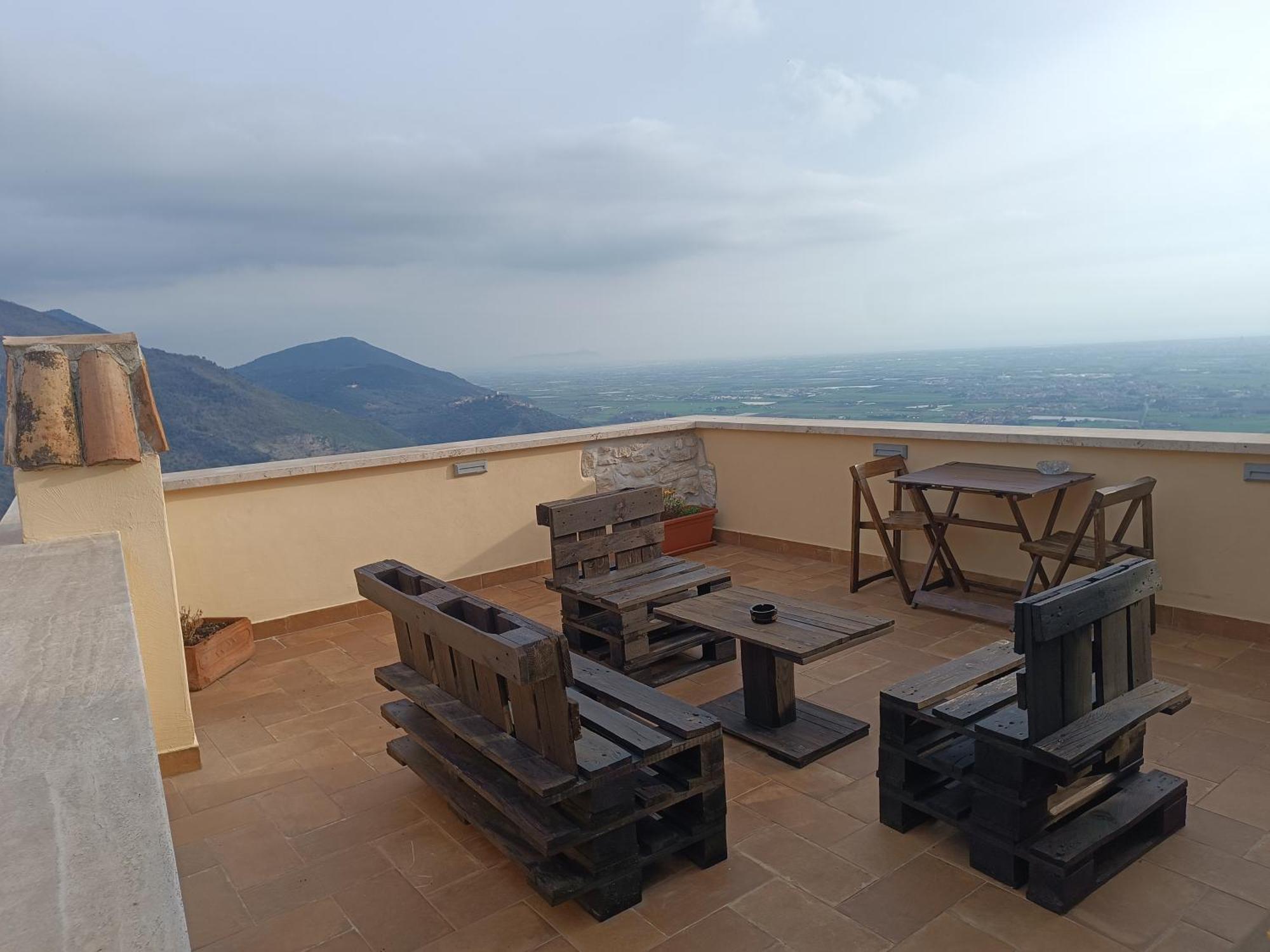 La Rupe Bed And Breakfast Norma Ruang foto