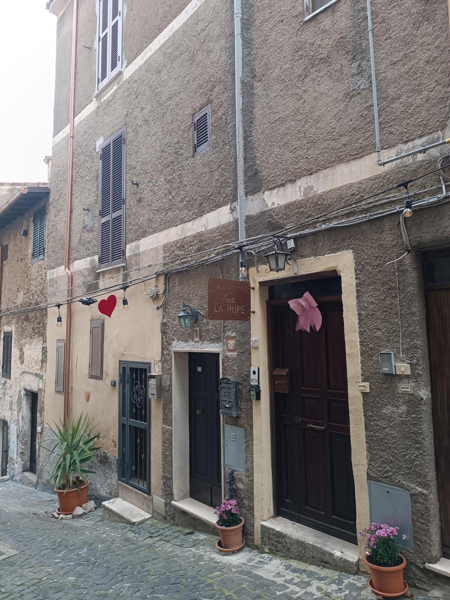 La Rupe Bed And Breakfast Norma Ruang foto