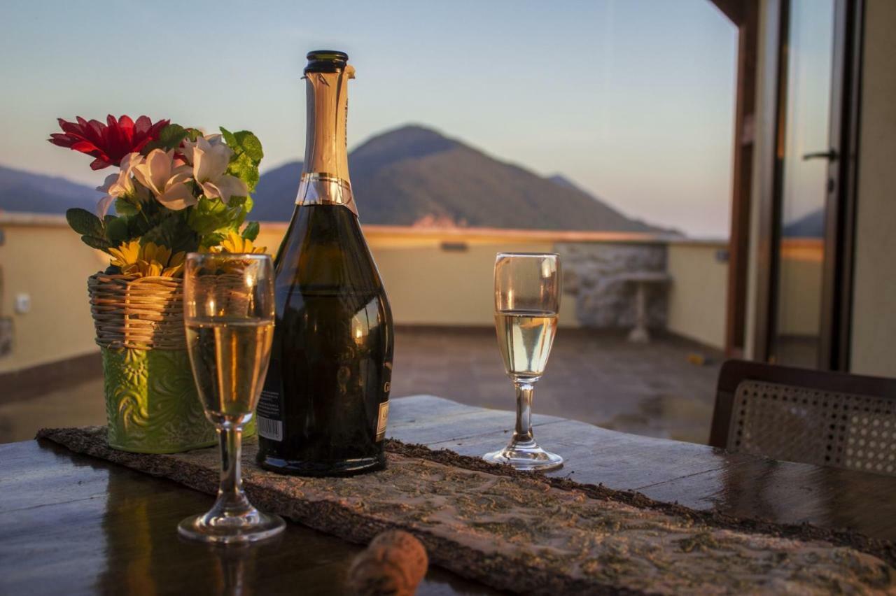 La Rupe Bed And Breakfast Norma Bagian luar foto
