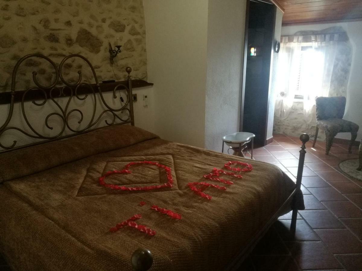 La Rupe Bed And Breakfast Norma Bagian luar foto
