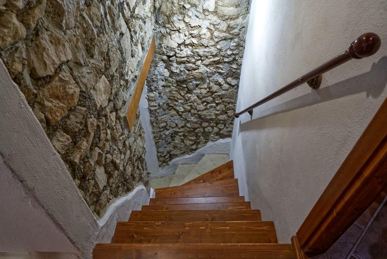 La Rupe Bed And Breakfast Norma Bagian luar foto